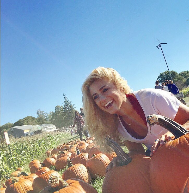 pumpkin picking is even more fun without a fuckboy