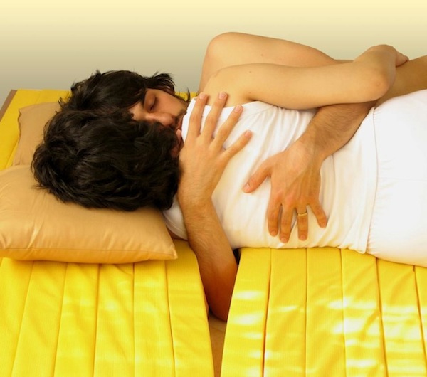 Cuddle-Mattress-Designed-For-Snuggling-Couples-5