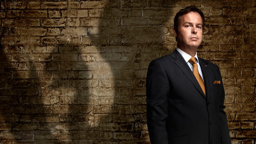 Peter Jones from Dragons' Den is 6 ft 7"
