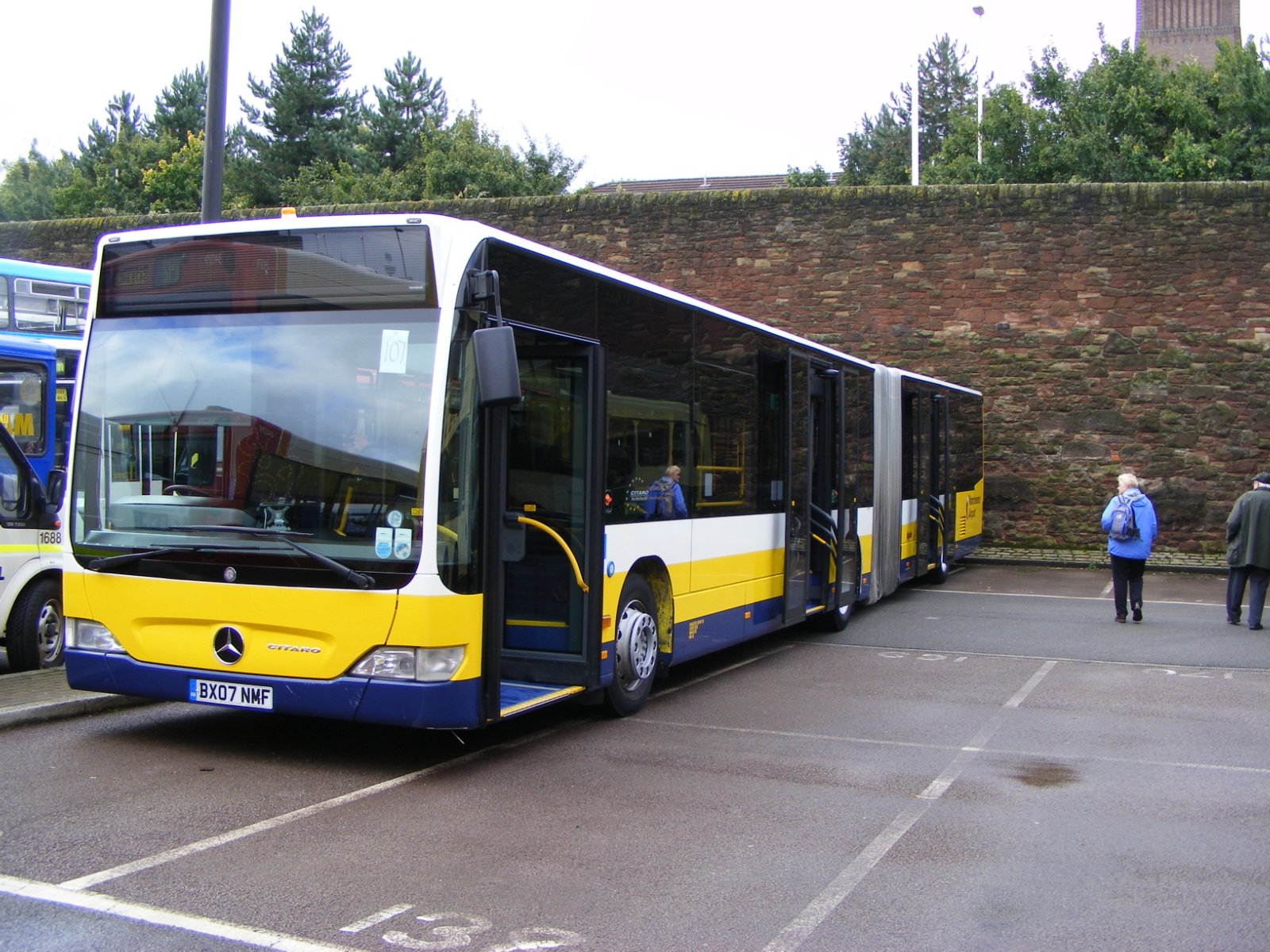 Manchester_Airport_bus_BX07_NMF