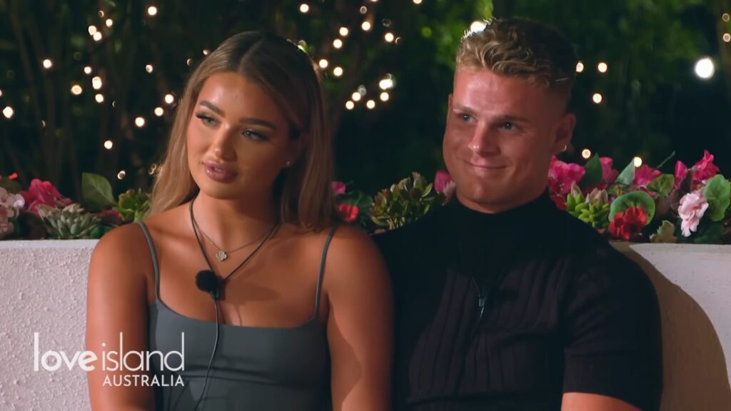 Lucinda and Zac on Love Island Australia 2023