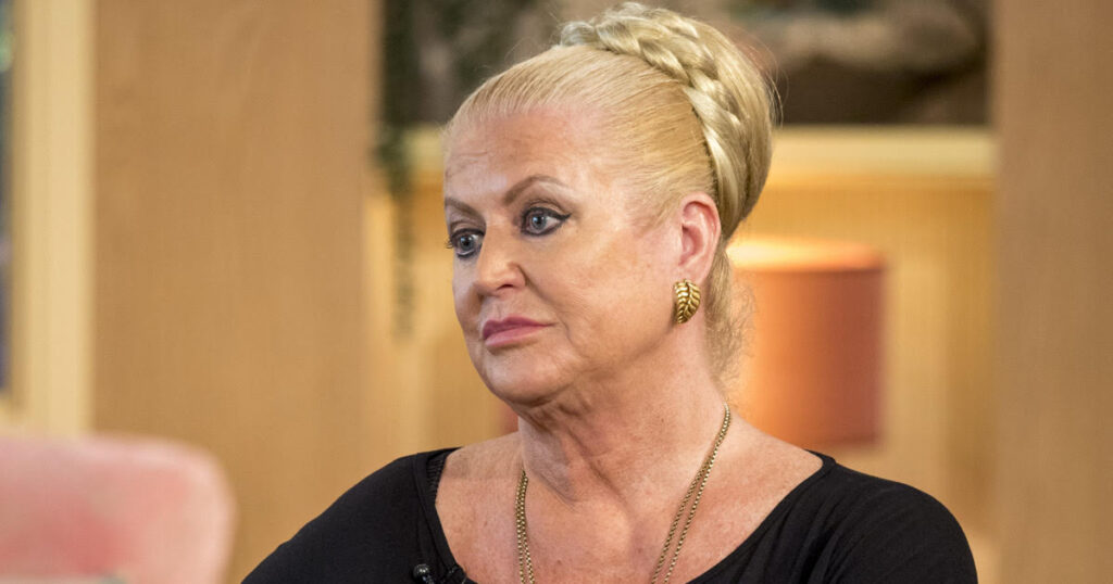 Kim Woodburn died