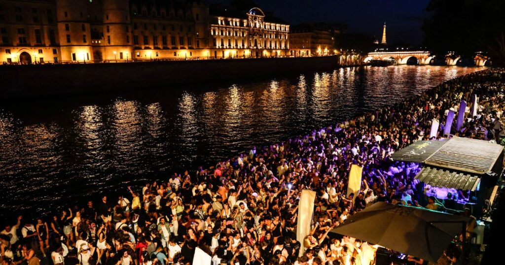 crowds in paris at the french music festival event