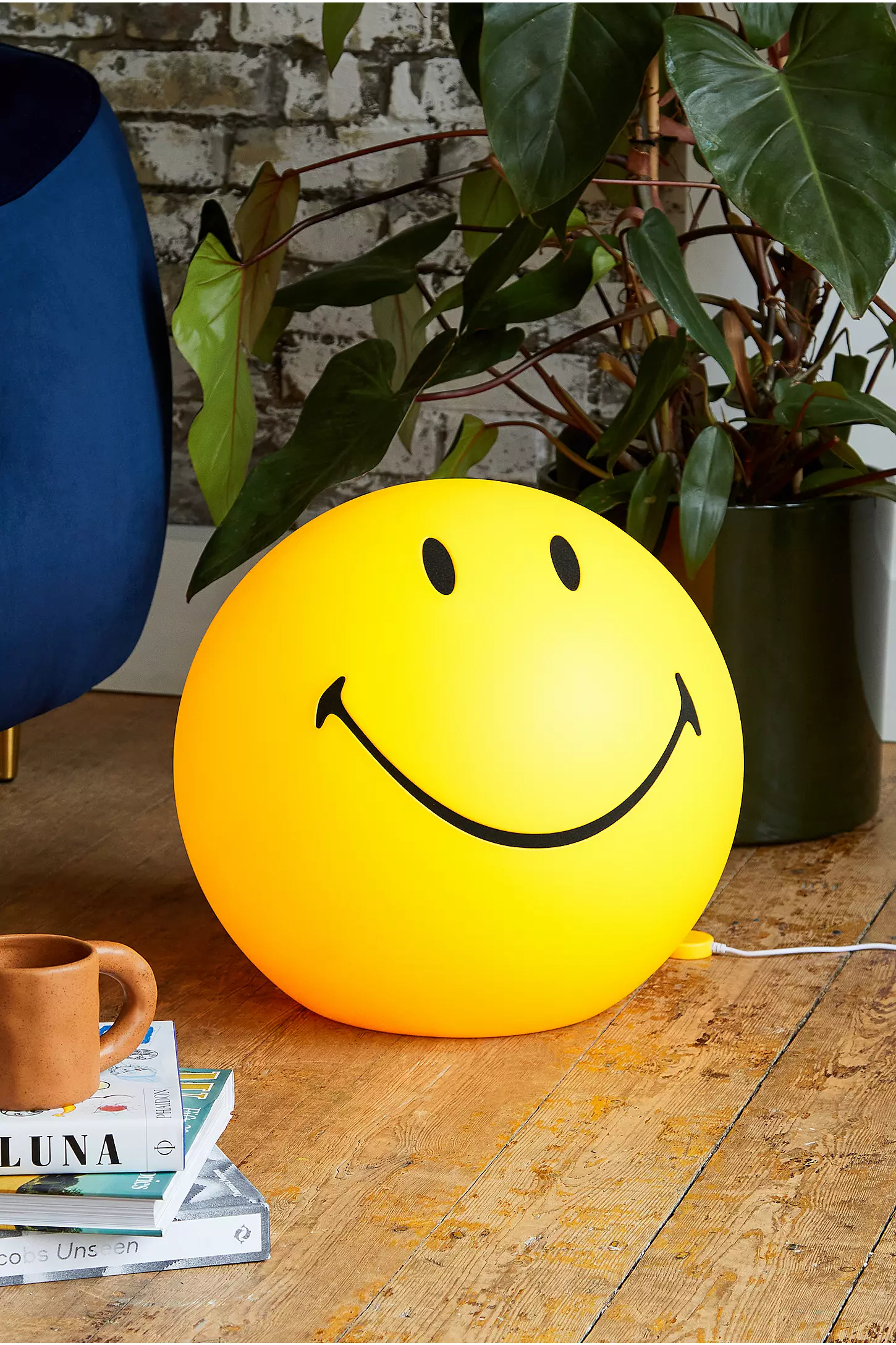 urban outfitters smiley face lamp