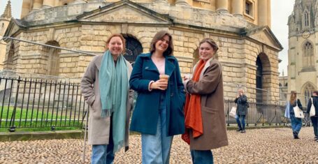 some uk uni students posing in front of the university of oxford which is the second best uk uni according to the daily mail