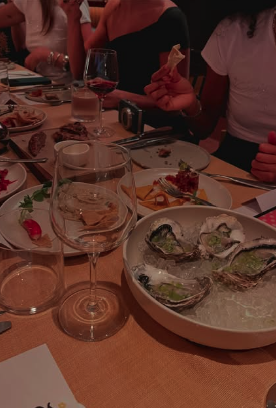 the marc jacobs dinner shakira and yasmin from love island were at