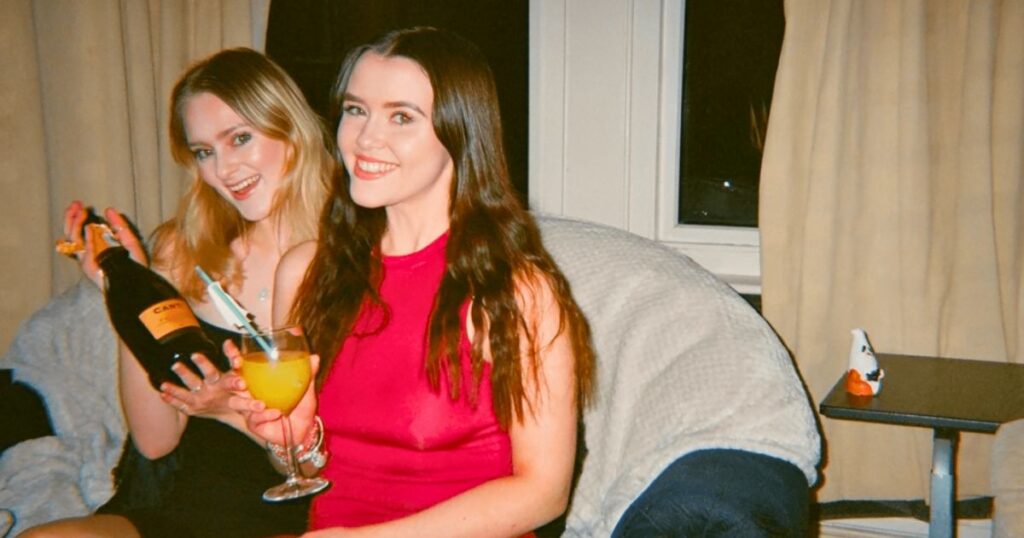 posh girls in a uni room well uni of exeter students in a room in a uni house