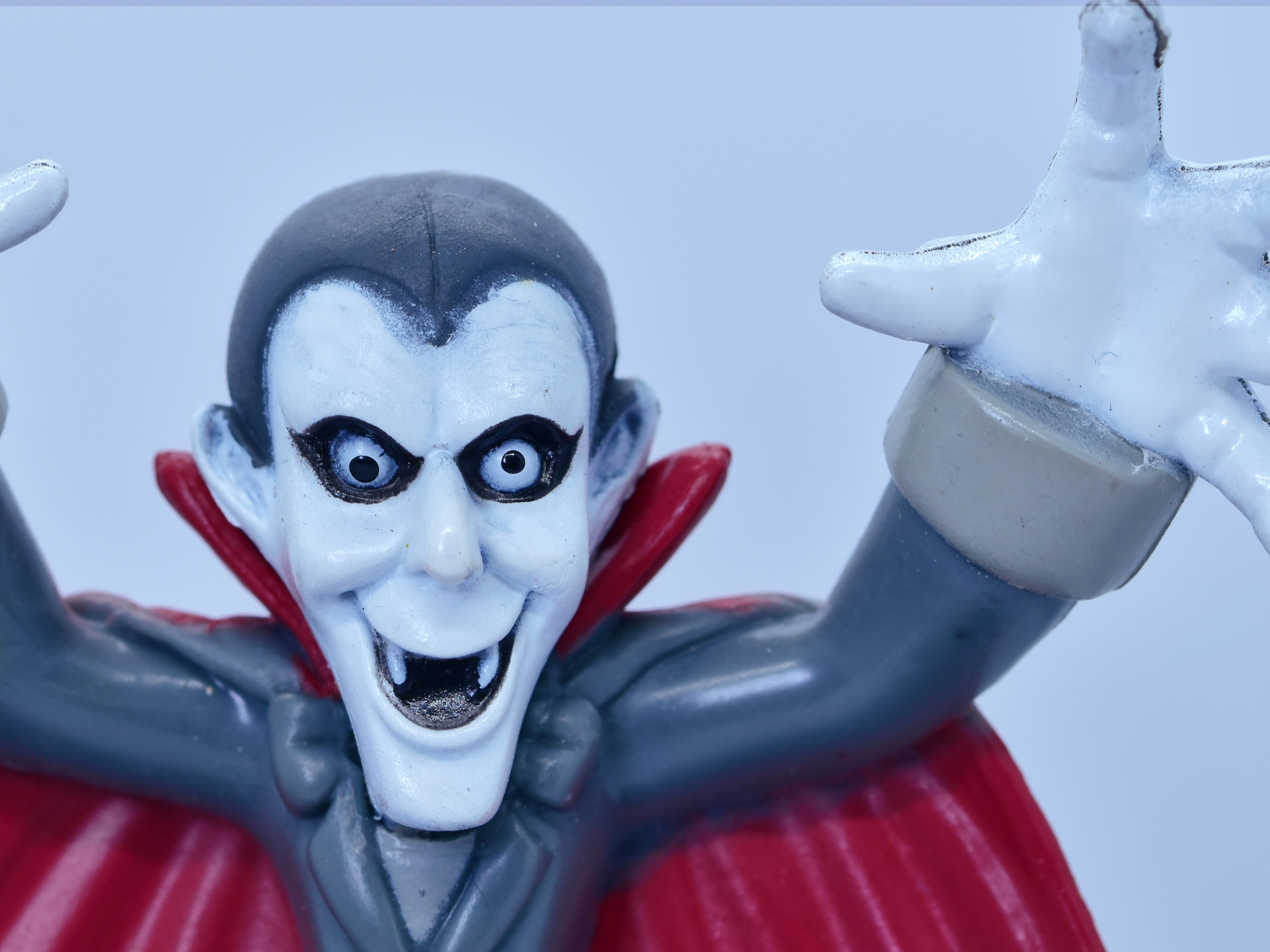 A cartoon Dracula baring fangs 