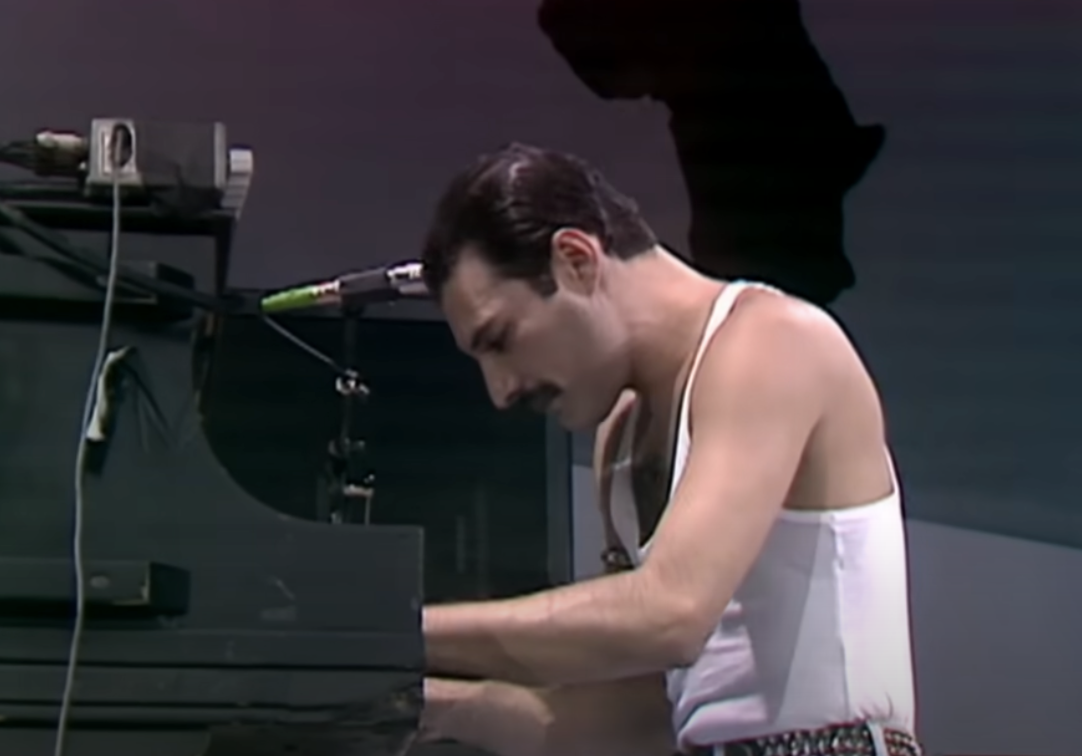 Queen performing at Live Aid in 1985
