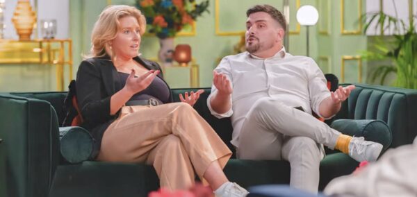 caspar and emma arguing on the sofa on mafs uk
