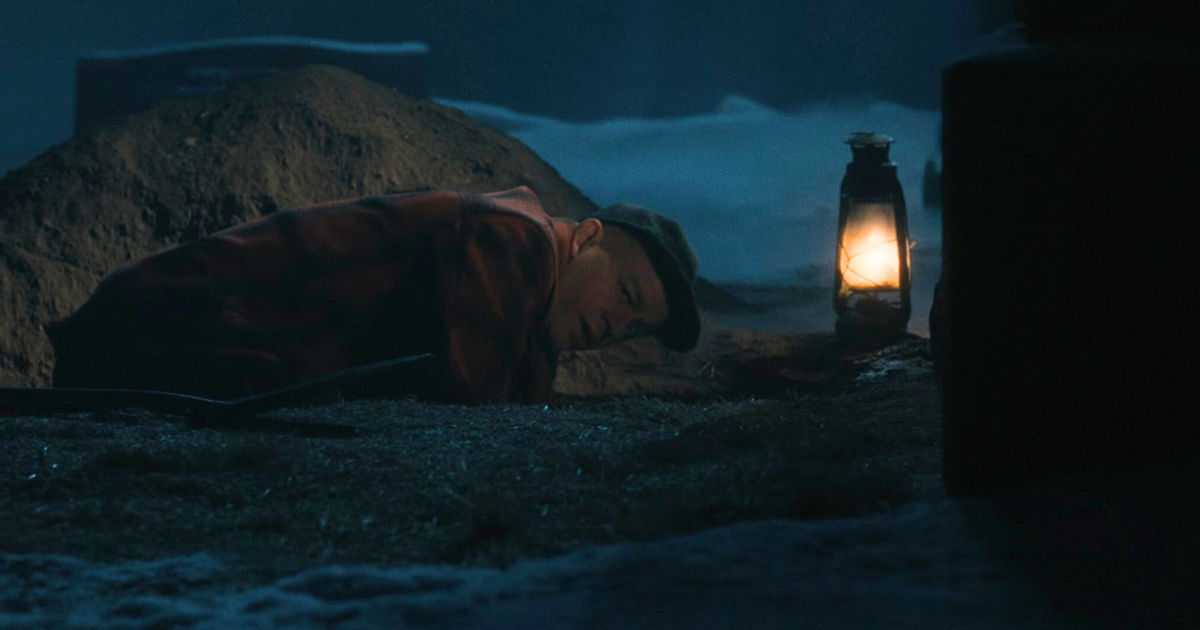 Ed Gein trying to dig up in his mother in Netflix show