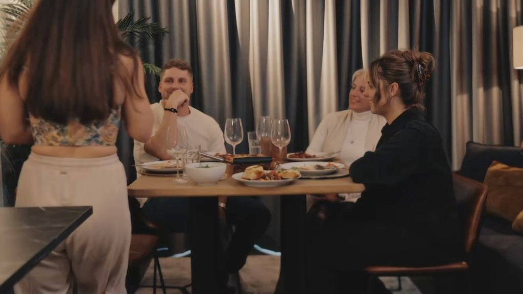 grace bringing more wine on mafs