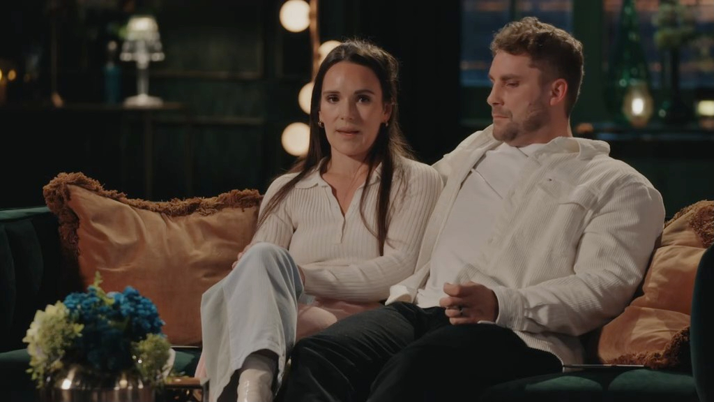 Grace and Ashley during the commitment ceremony in mafs uk (image via Channel 4)