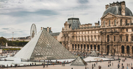 Louvre robbery minute
