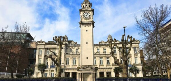 queen mary university of london one of the uk unis where students owe the most money for unpaid costs