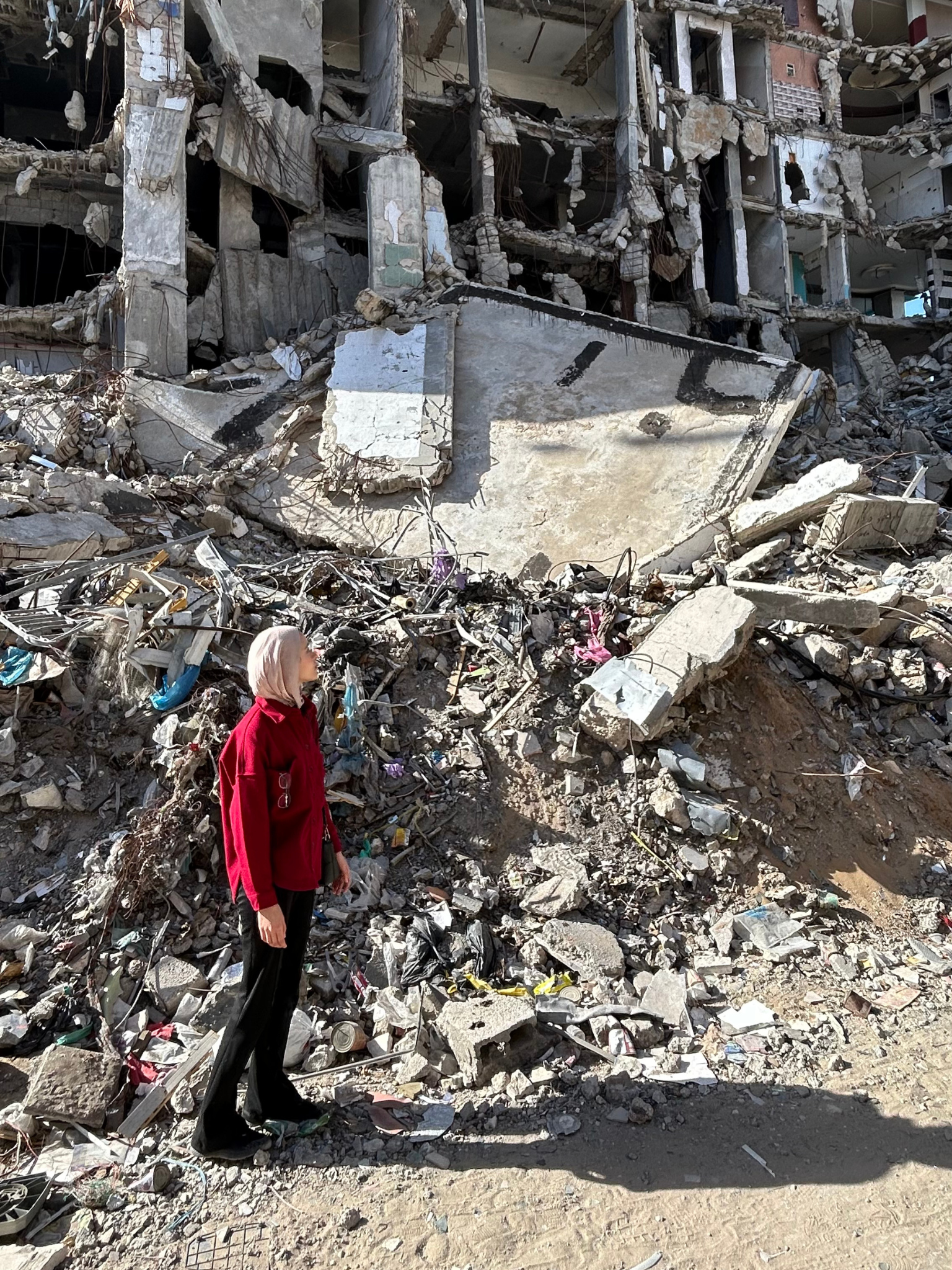 Yara looking at buildings turned to rubble in Gaza