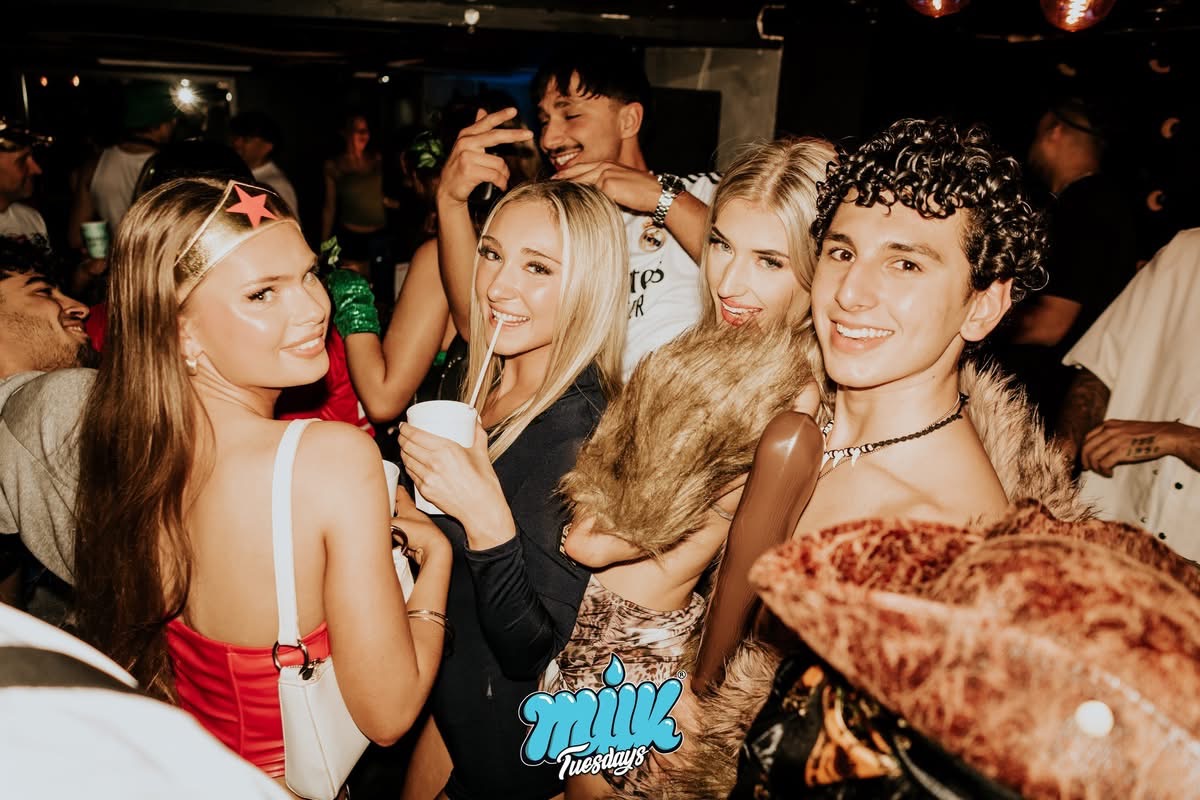 I just love when the whole friend group are stunning