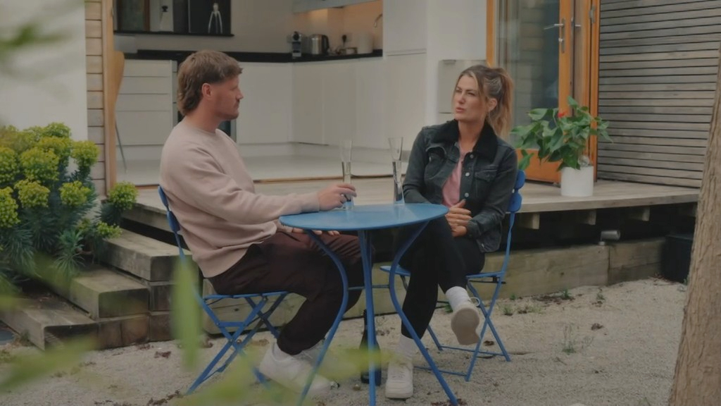 mafs leo april homestays weird glasses