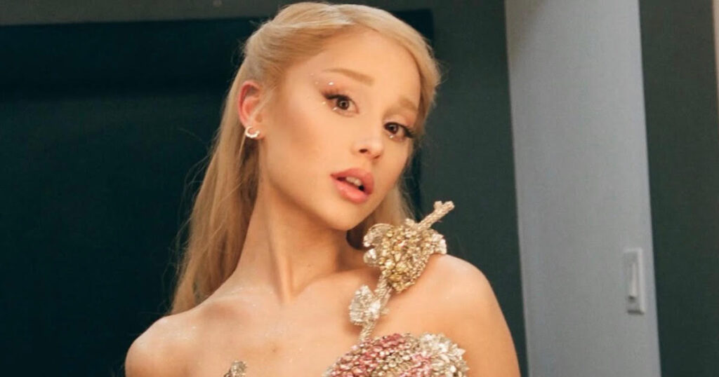 Ariana Grande Wicked plane