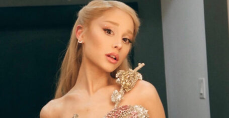 Ariana Grande Wicked plane