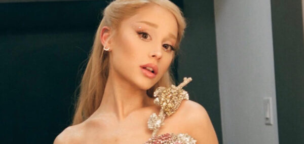 Ariana Grande Wicked plane