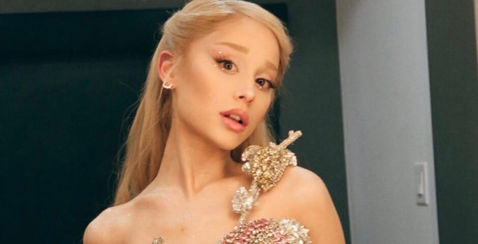 Ariana Grande Wicked plane