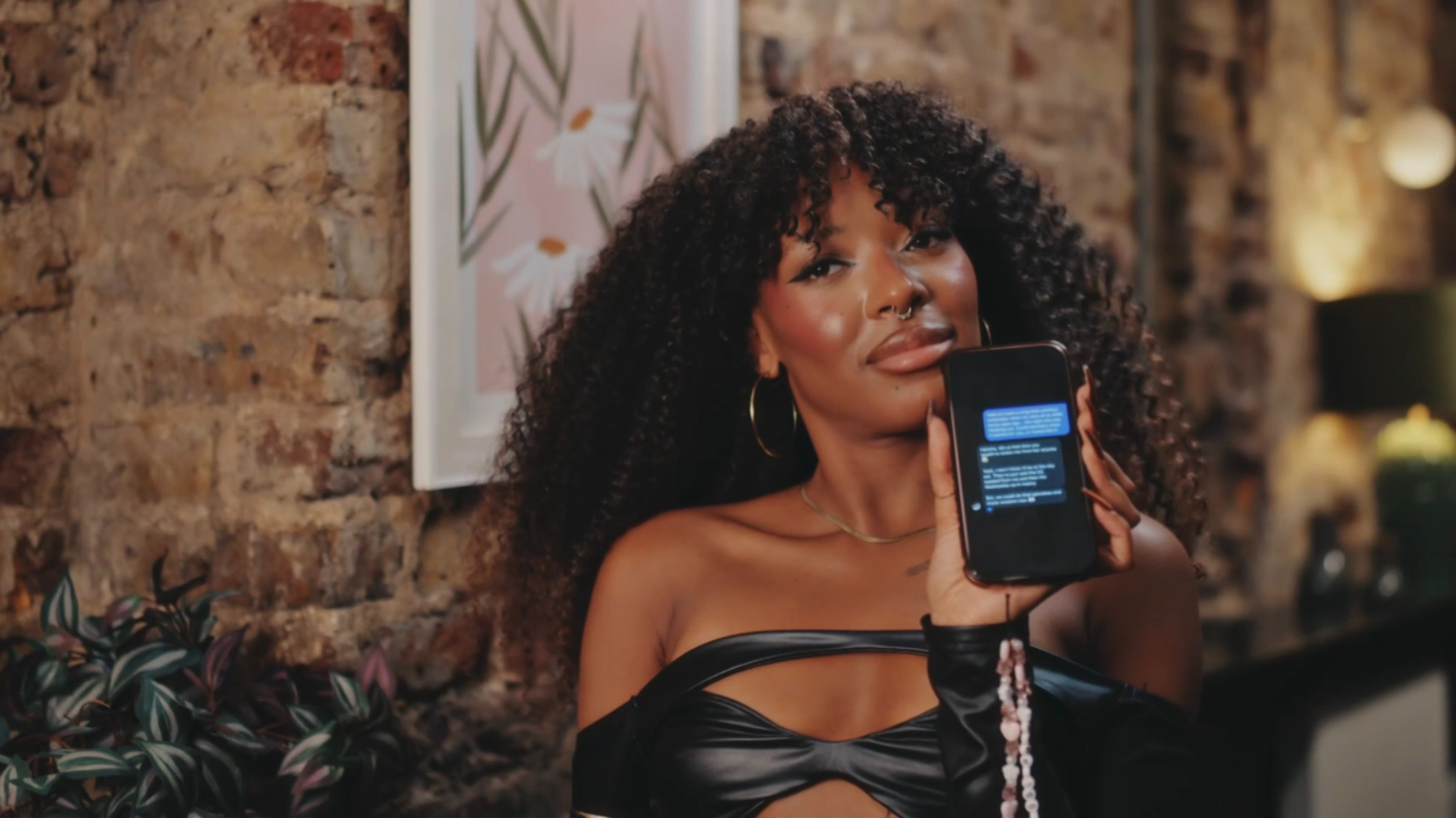 Julia-Ruth shows messages from Steven on MAFS UK 2025