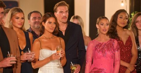 selling the oc agents cast