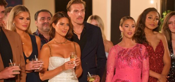 selling the oc agents cast