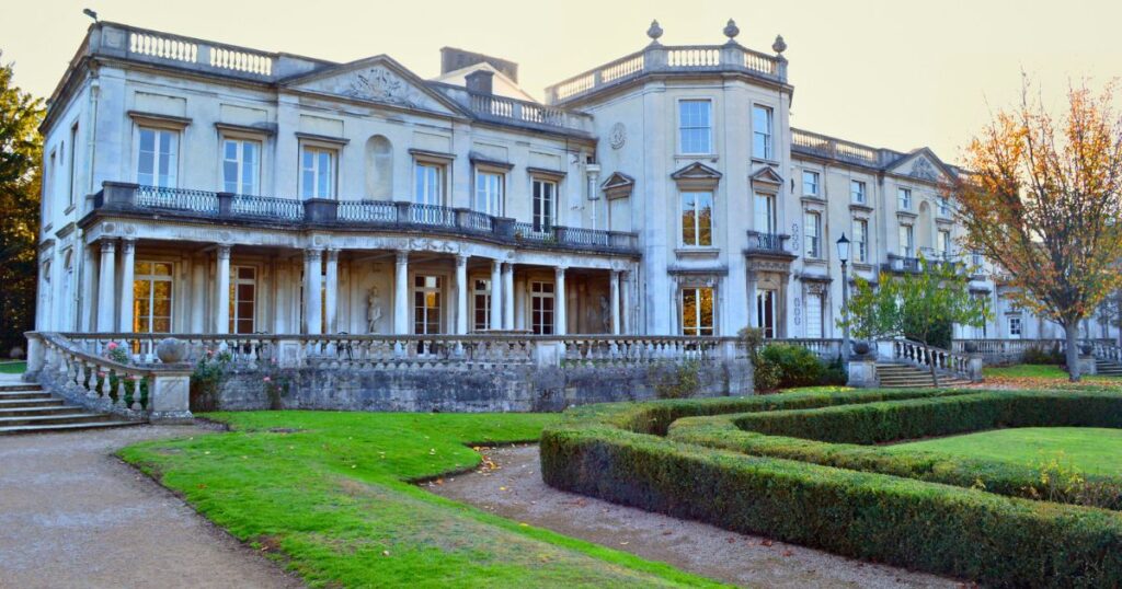 university of roehampton uk unis financial trouble