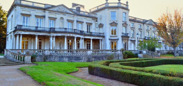 university of roehampton uk unis financial trouble