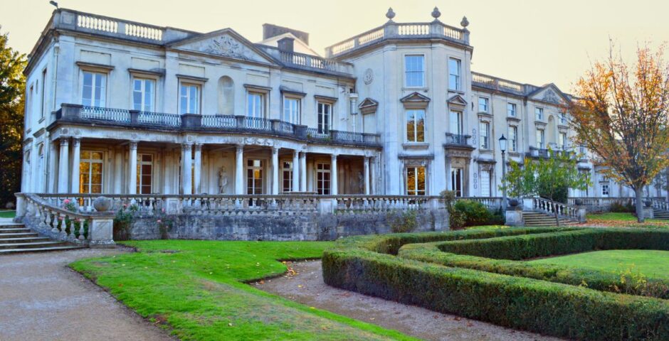 university of roehampton uk unis financial trouble