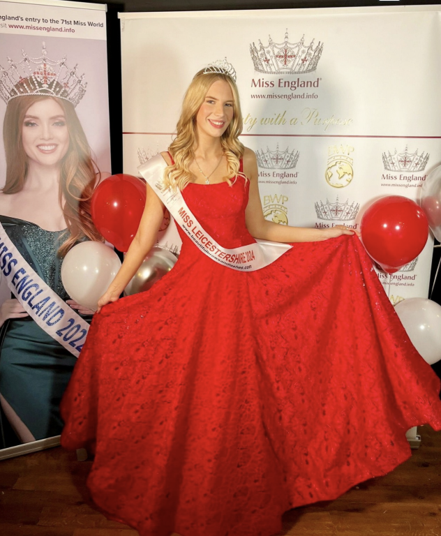 Grace Richardson being crowned Miss England