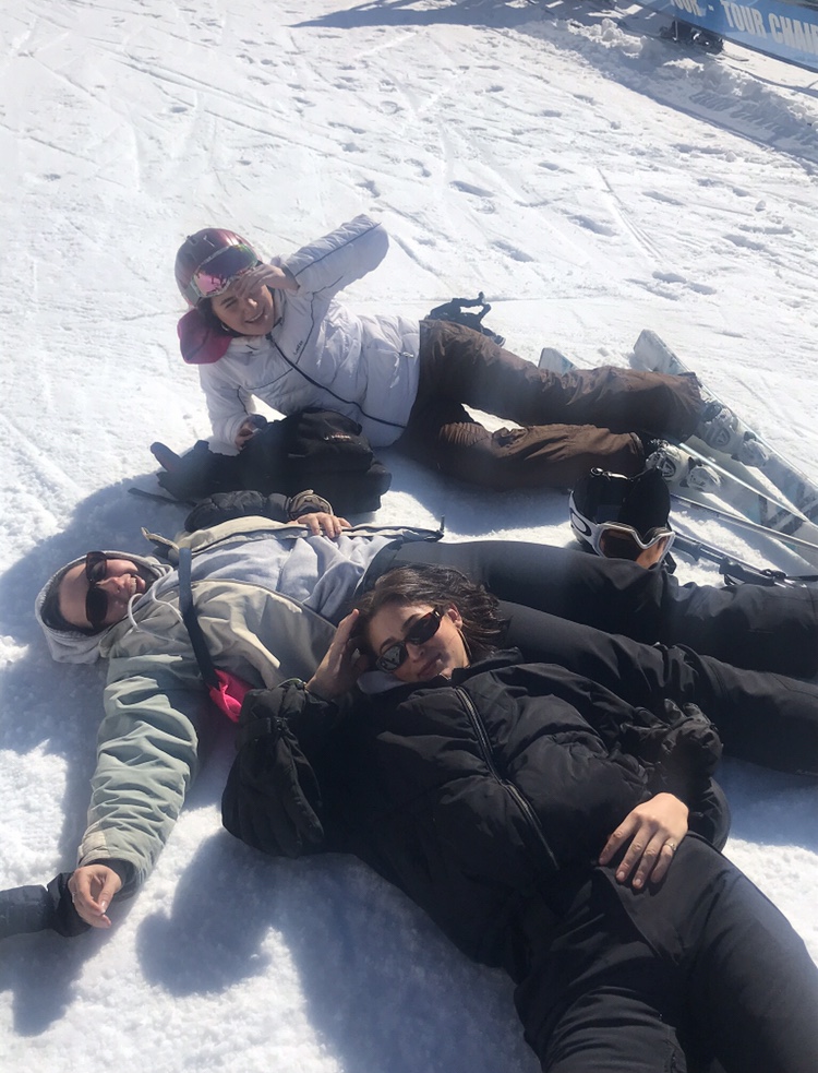 posh new year people skiing