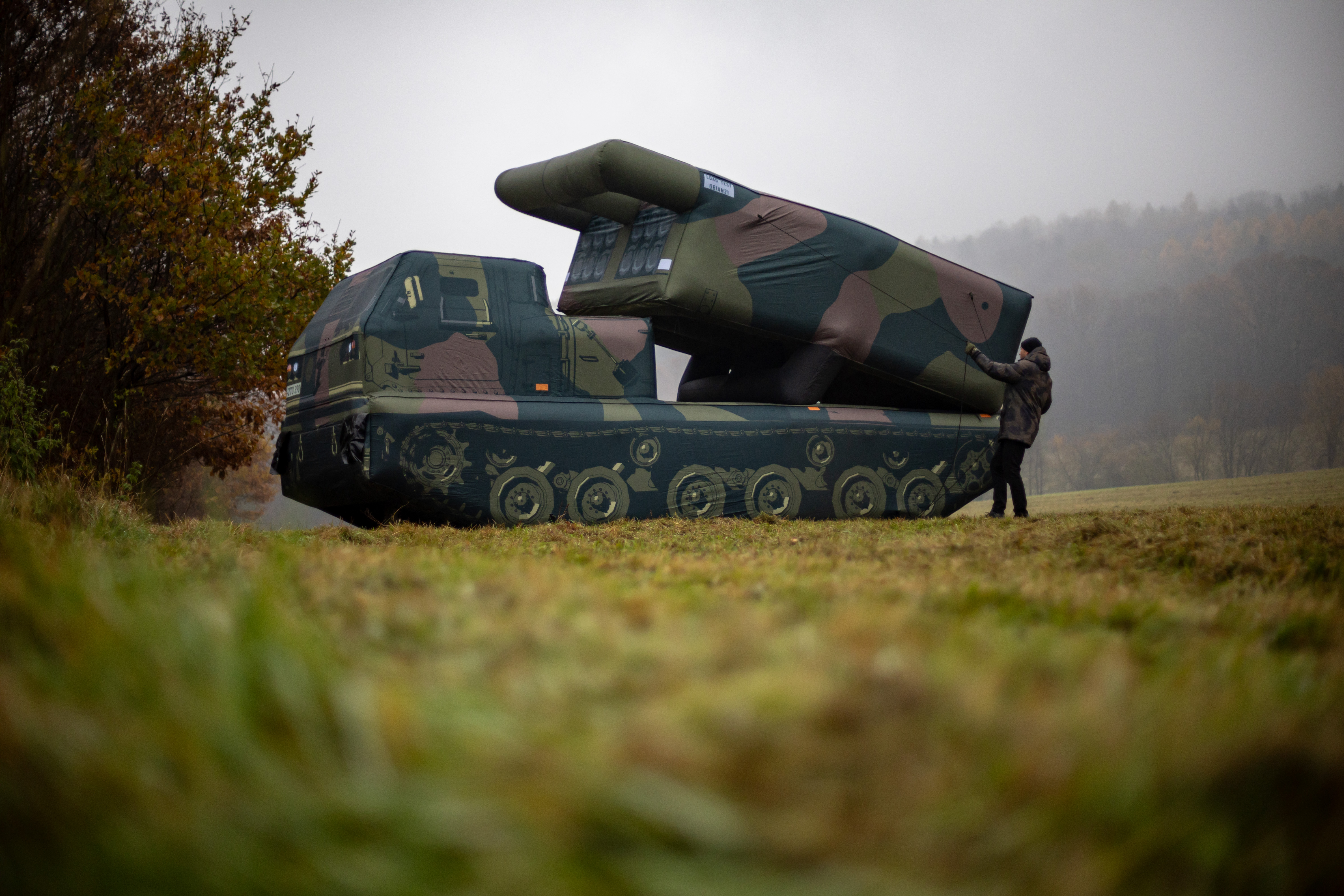 Fake weapons used in war