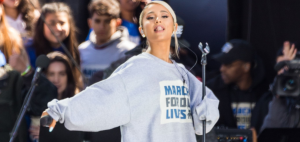 Ariana Grande wore oversized hoodies 2018