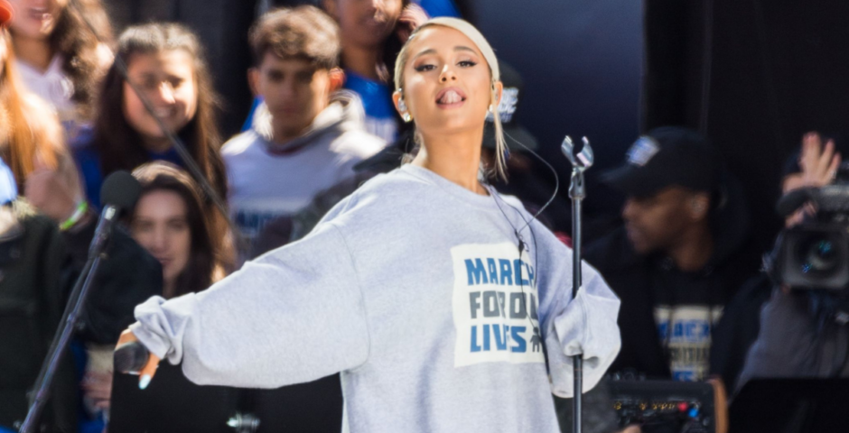 Ariana Grande wore oversized hoodies 2018