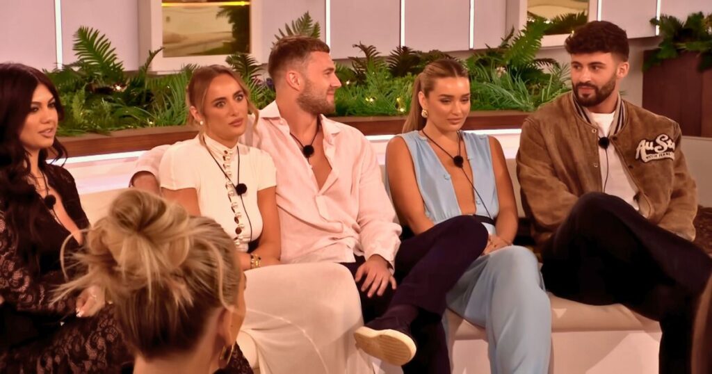 love island all stars two fakest islanders they they are with some other ones