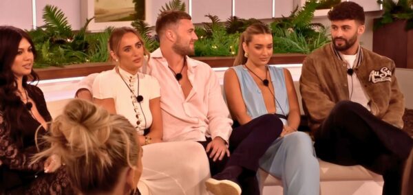 love island all stars two fakest islanders they they are with some other ones