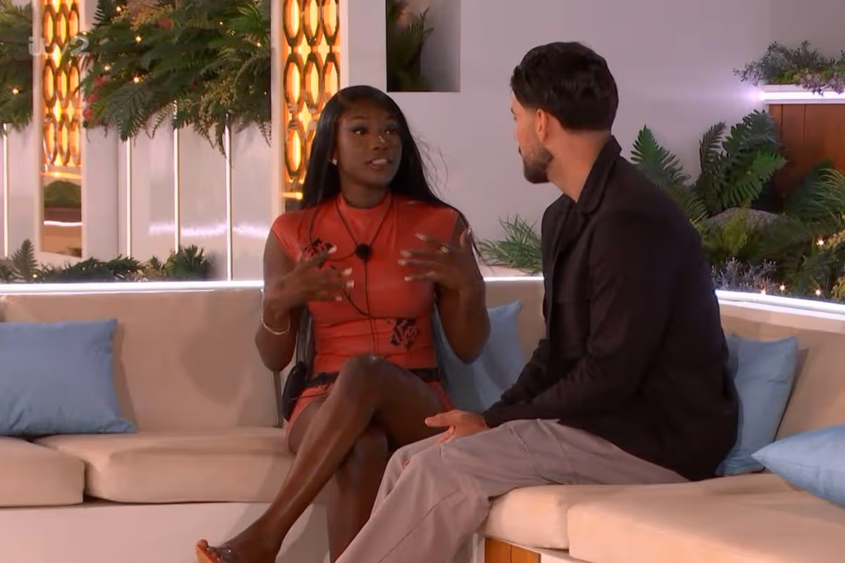 Dumped Islander Leanne Scott like couple