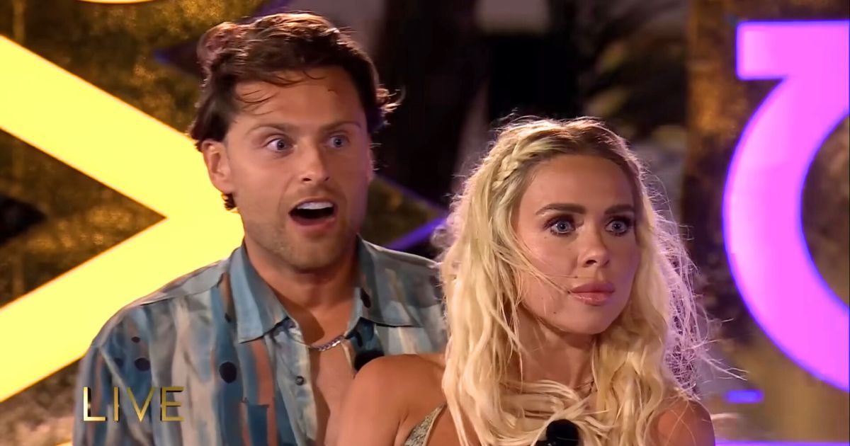Gabby and Casey, approximately a second after they won Love Island: All Stars