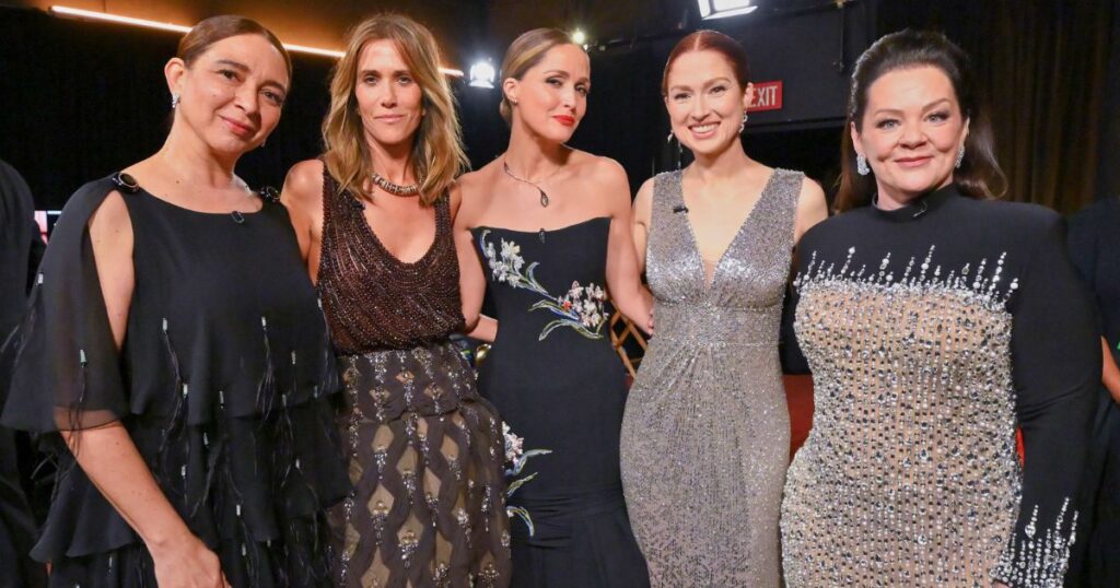 bridesmaids cast reunion at the oscars but minus wendi who played rita