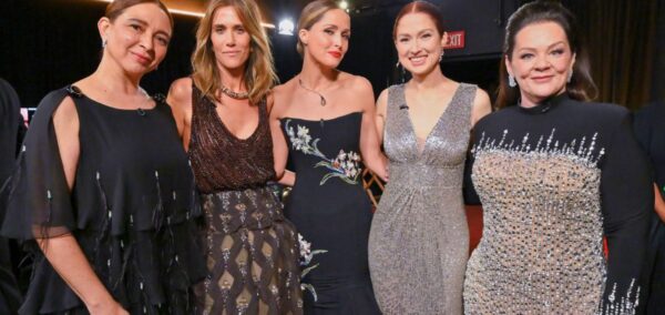 bridesmaids cast reunion at the oscars but minus wendi who played rita