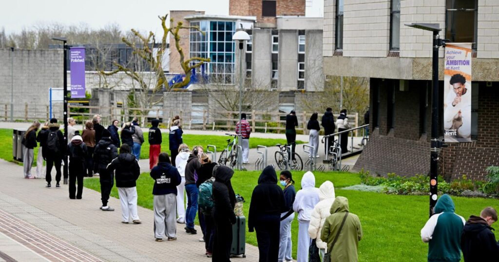 students meningitis vaccine