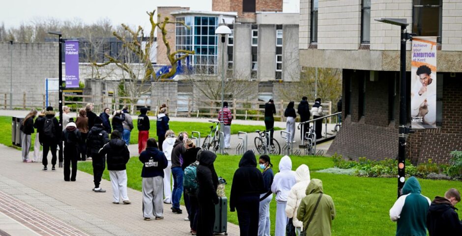 students meningitis vaccine