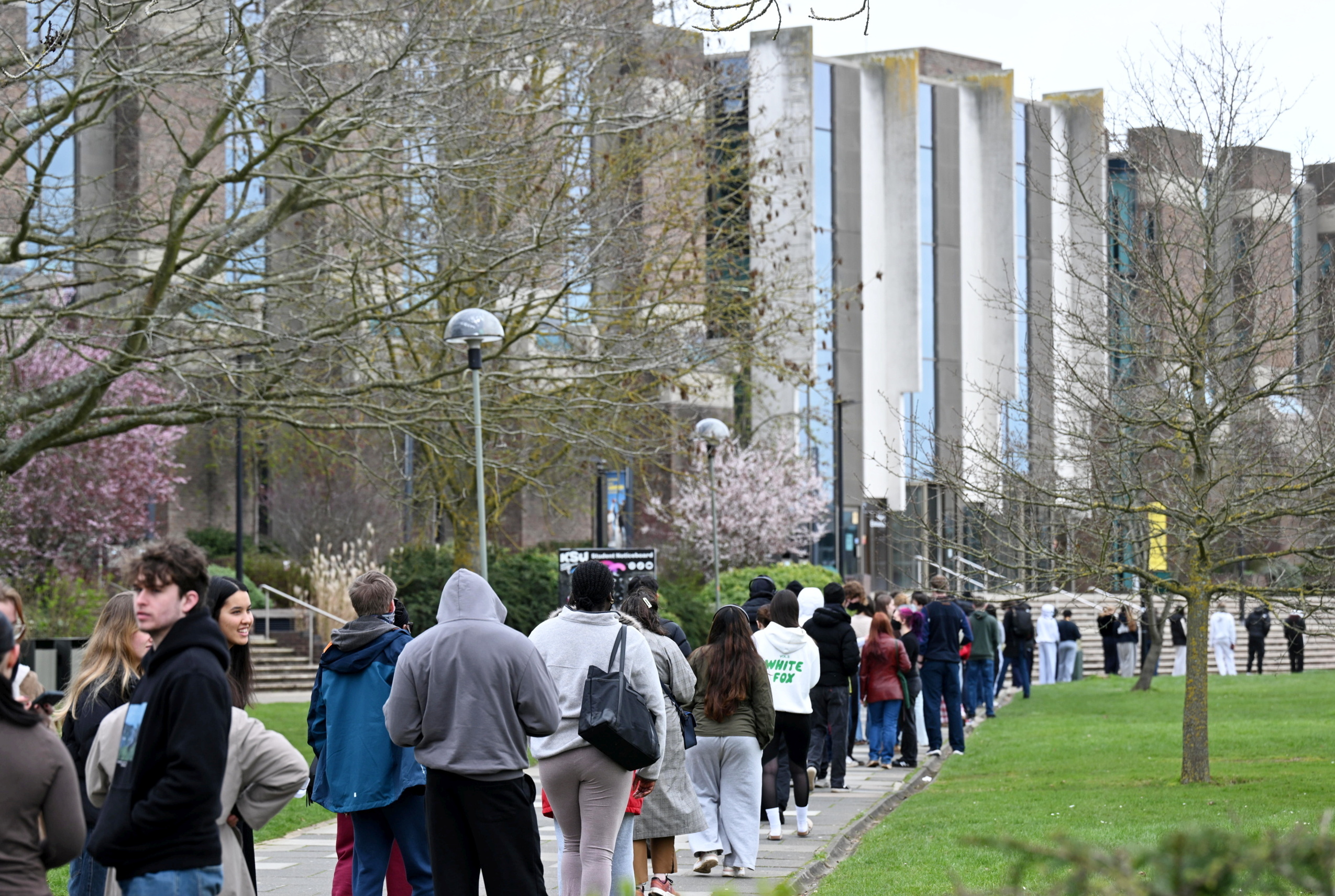Students queuing for antibiotics at the University of Kent(Image via SWNS)