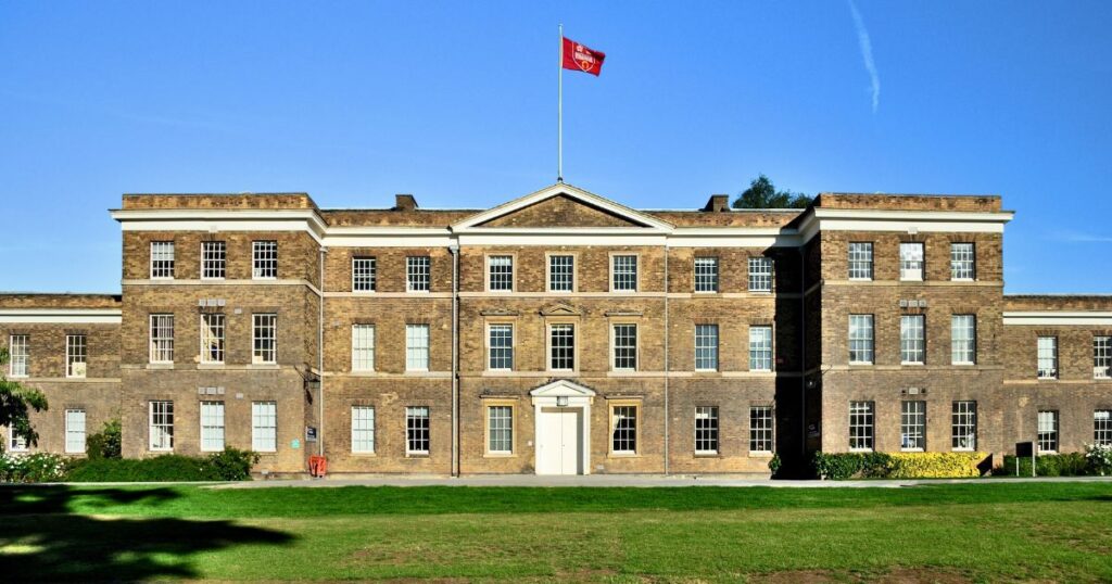 university of leciester uni cutting languages arts courses