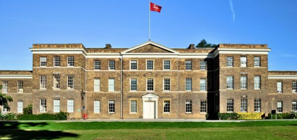 university of leciester uni cutting languages arts courses