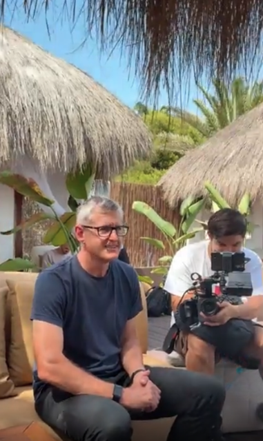 HSTikkyTokky's video of Louis Theroux