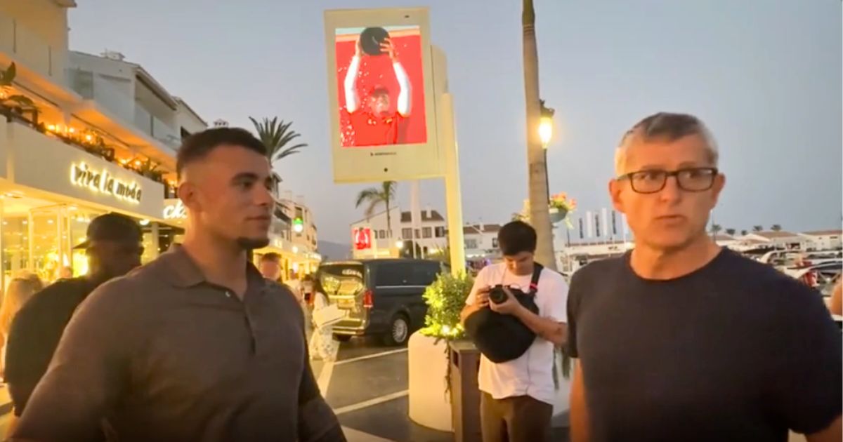 Louis Theroux and HSTikkyTokky on his Kick livestream